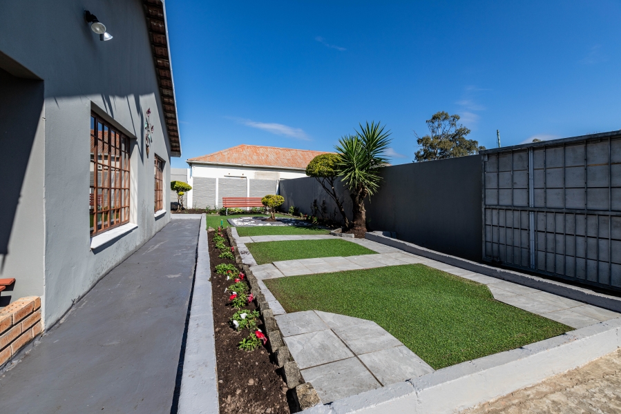 3 Bedroom Property for Sale in Summerpride Eastern Cape